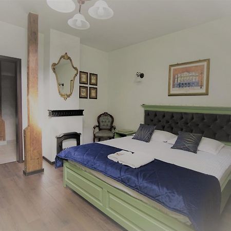 Hotel La Curtea Domneasca Piatra Neamţ Exterior foto