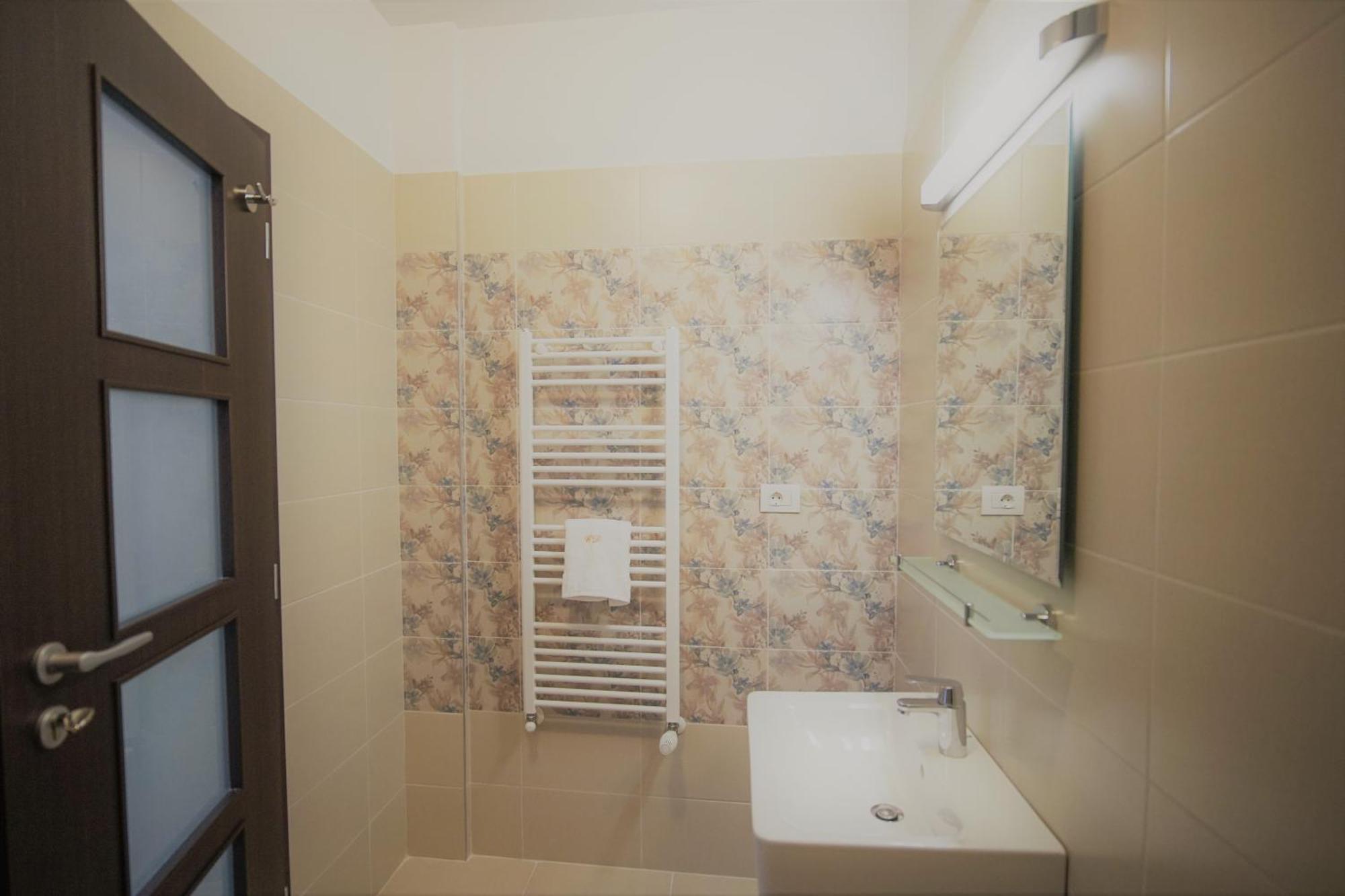 Hotel La Curtea Domneasca Piatra Neamţ Zimmer foto