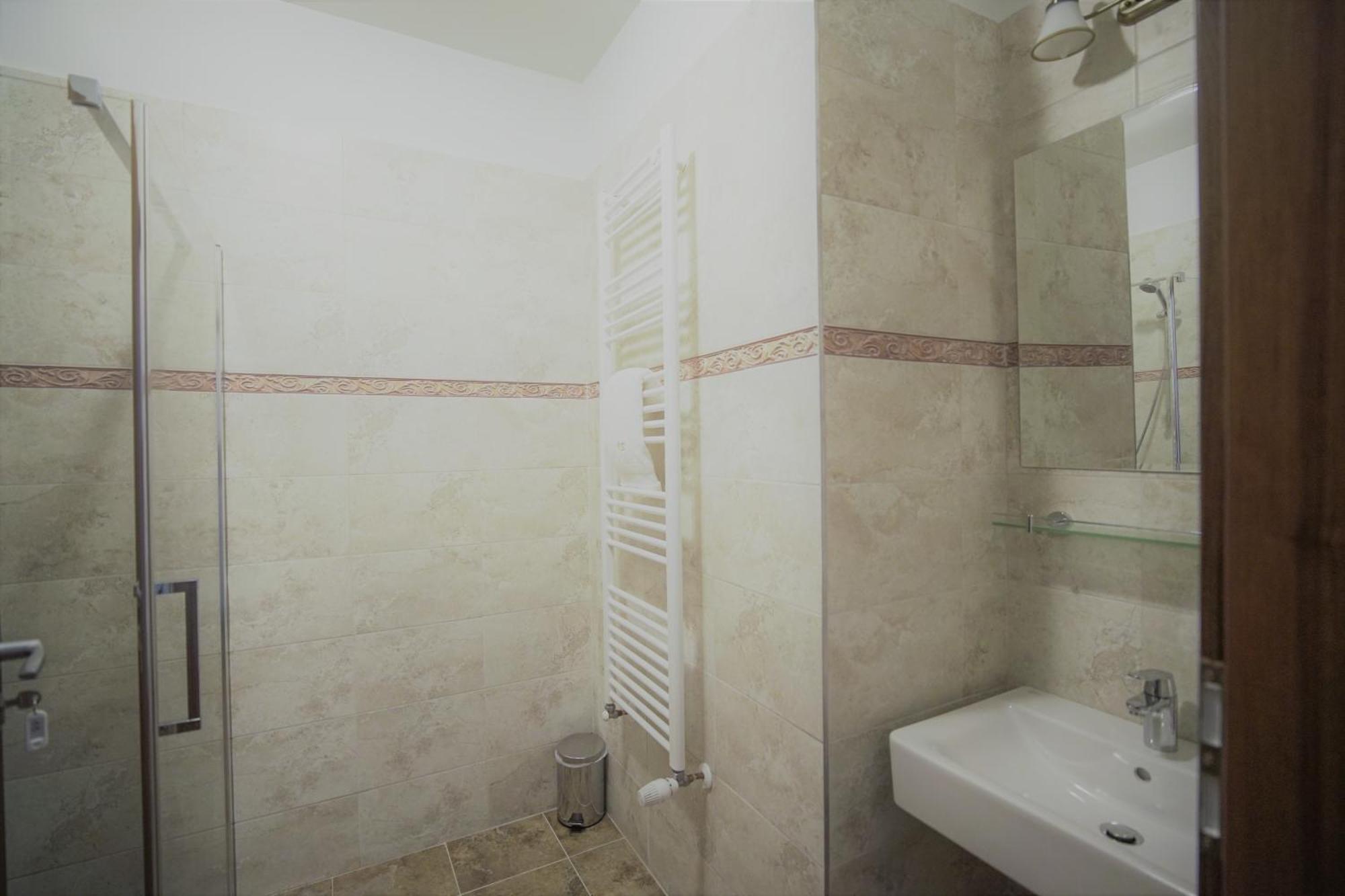 Hotel La Curtea Domneasca Piatra Neamţ Zimmer foto