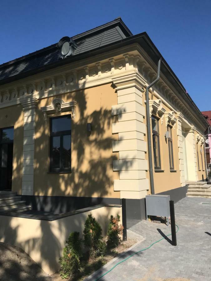 Hotel La Curtea Domneasca Piatra Neamţ Exterior foto