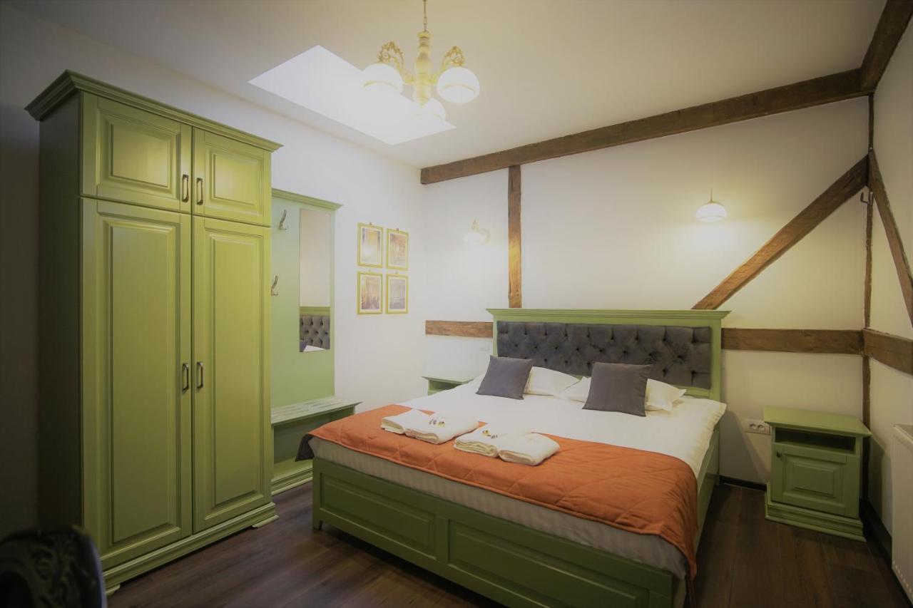 Hotel La Curtea Domneasca Piatra Neamţ Exterior foto