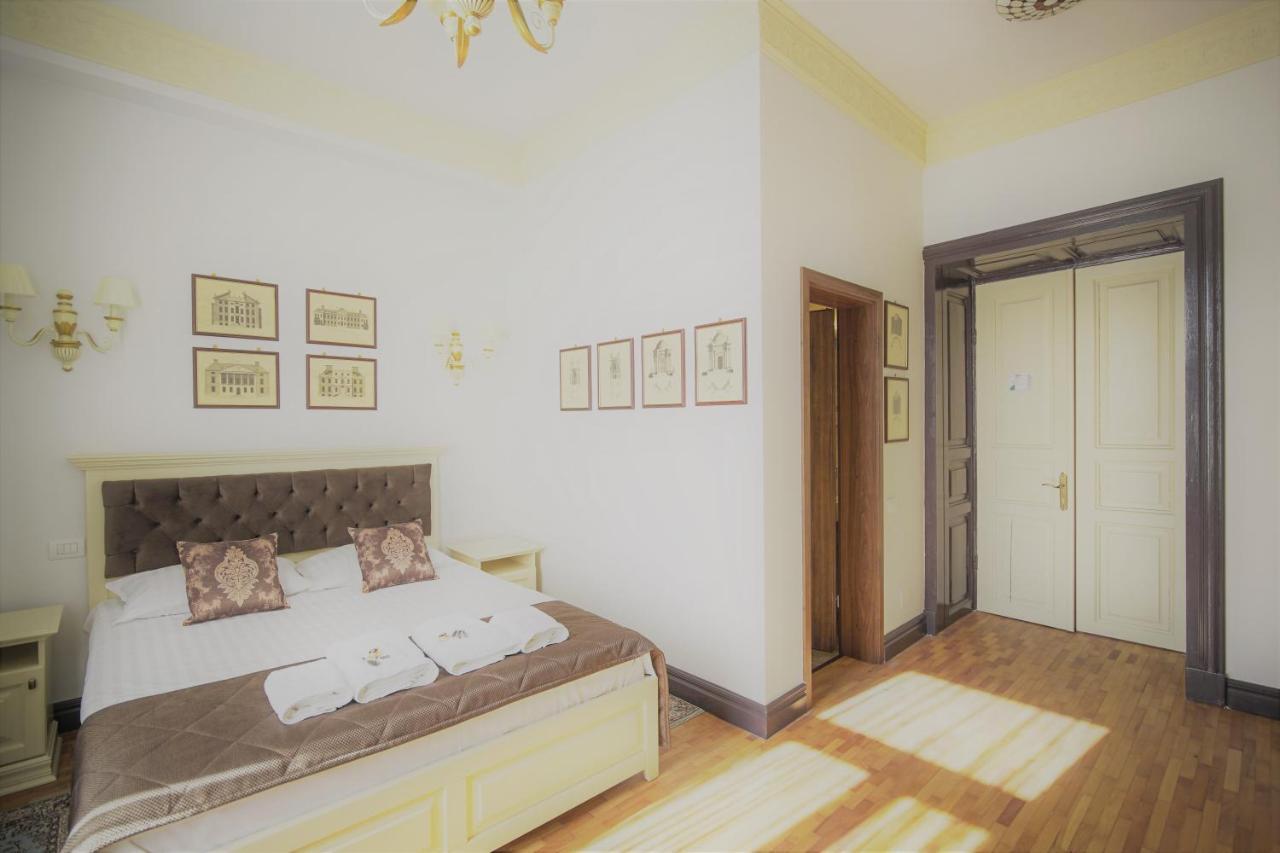Hotel La Curtea Domneasca Piatra Neamţ Exterior foto