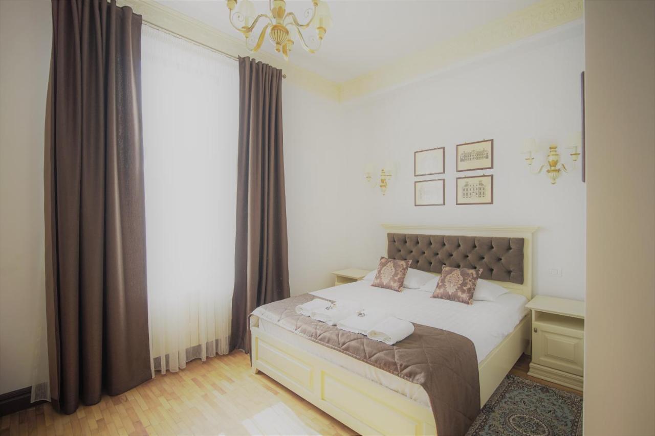 Hotel La Curtea Domneasca Piatra Neamţ Exterior foto